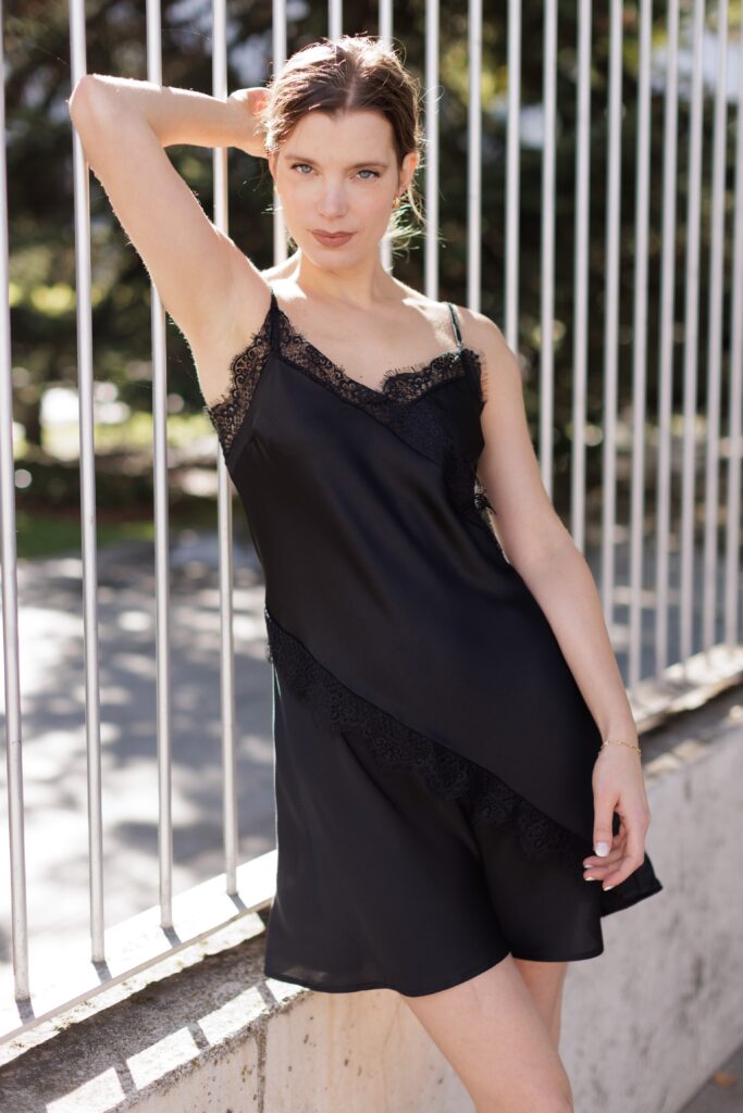 Vestidos de fiesta 2025: tendencias que arrasan esta Navidad y looks elegantes de Mer's Style vestido lencero encaje