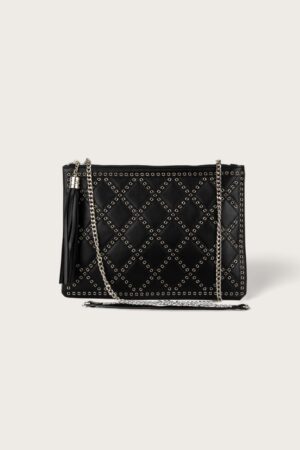 bolso negro con tachuelas