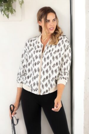 chaqueta bomber blanca