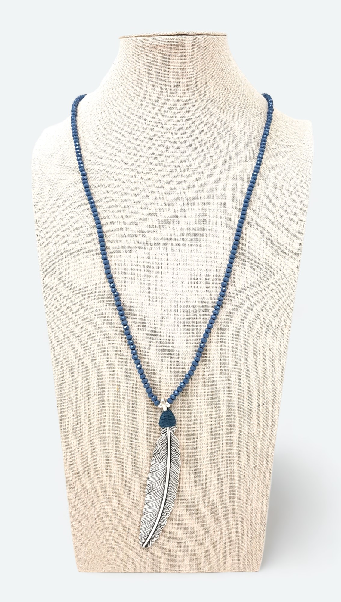 collar azul con colgante hoja collar azul con colgante hoja