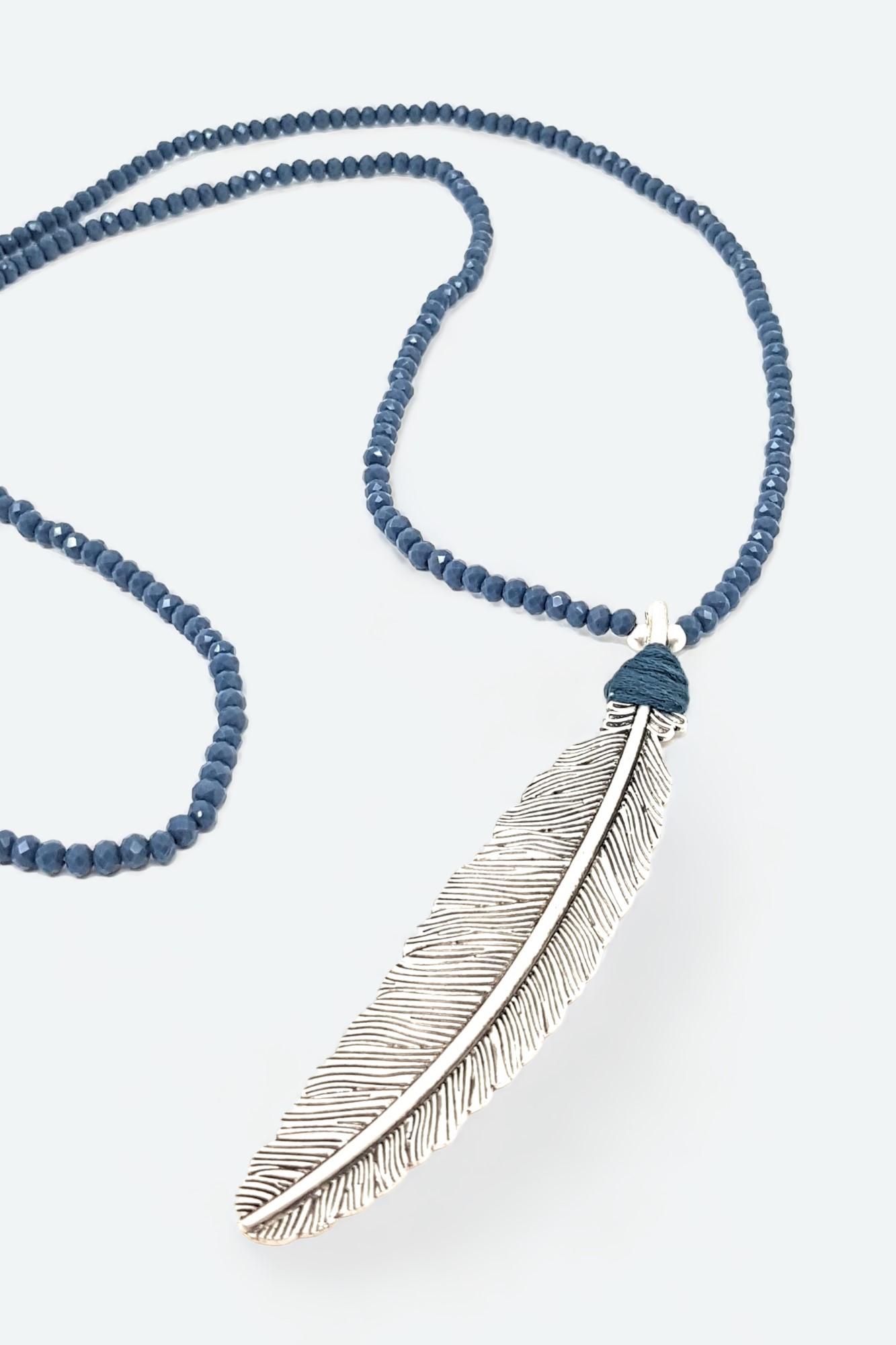 collar azul con colgante hoja collar azul con colgante hoja